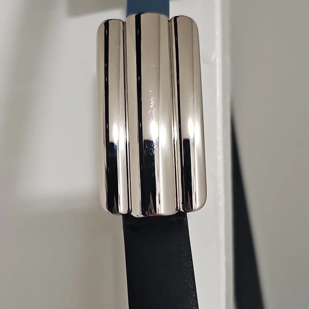 NWT Universal Thread Silver Textured Plaque Buckle Belt Black Size Medium
